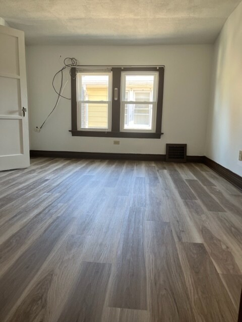 Foto del edificio - 1216 W 31st St