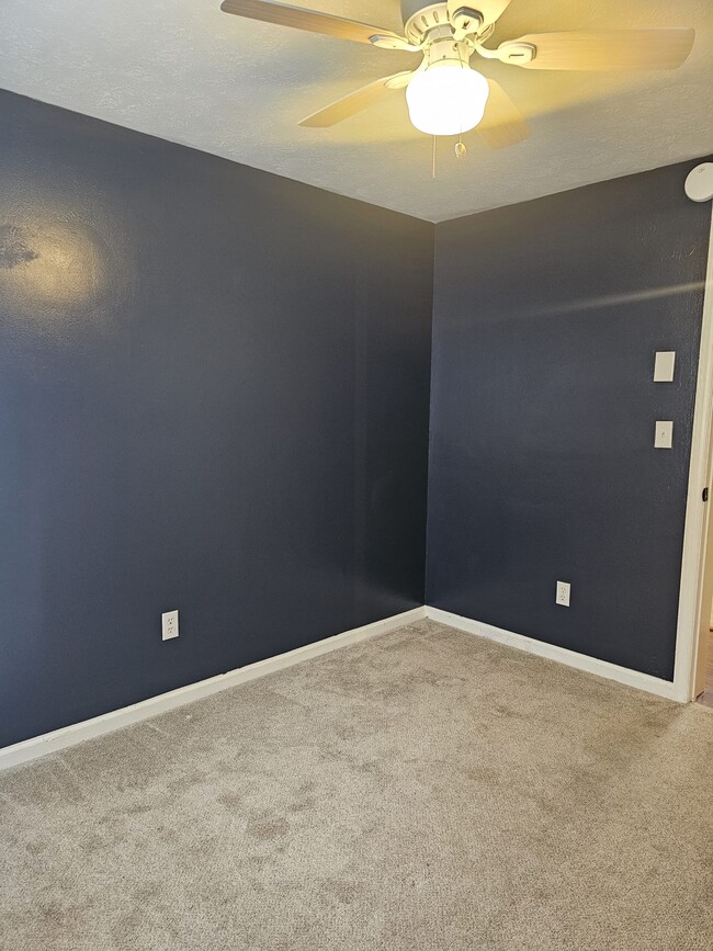 Building Photo - 259 Lakeview Dr