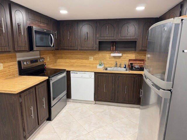 Foto del edificio - 16300 Golf Club Rd