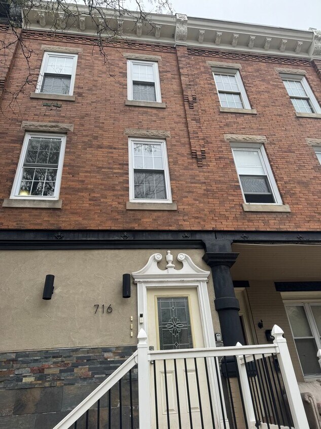Primary Photo - 716 N 48th St
