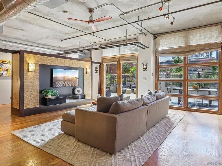 living room - 877 Island Ave
