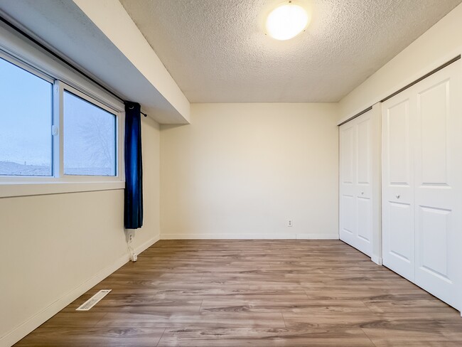 Building Photo - 79 Granby Bay