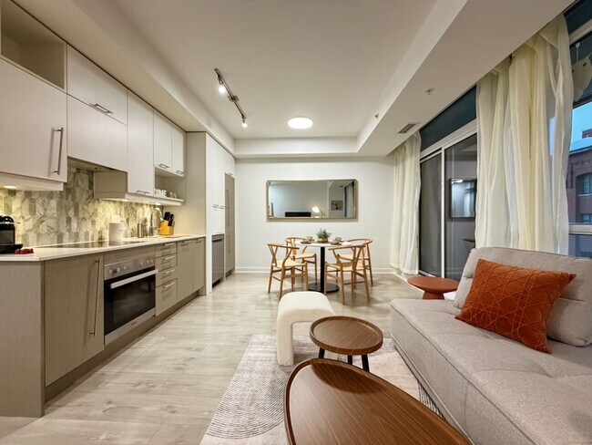 Building Photo - 199 Richmond St W