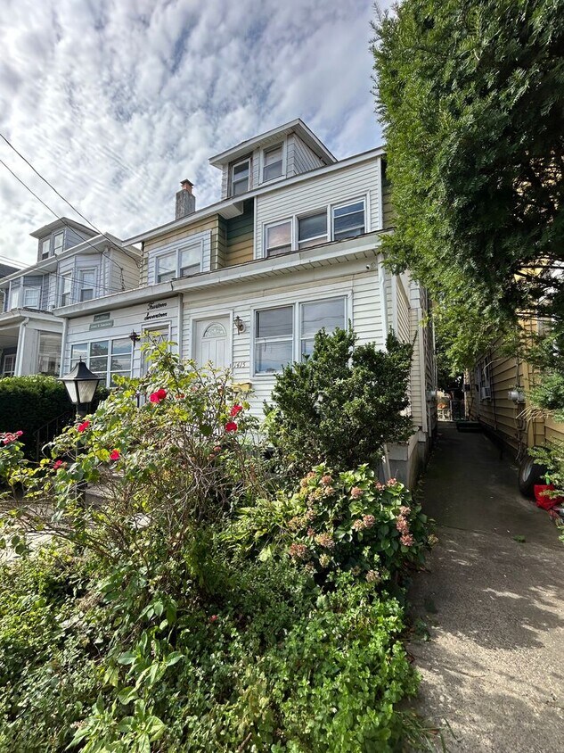 Building Photo - 1415 S Broad St