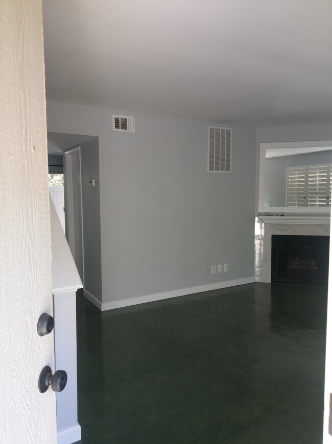 Building Photo - 518 Serento Cir