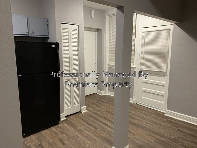 Building Photo - 912 Benton Blvd Apt 3B 912 Benton Blvd 3B