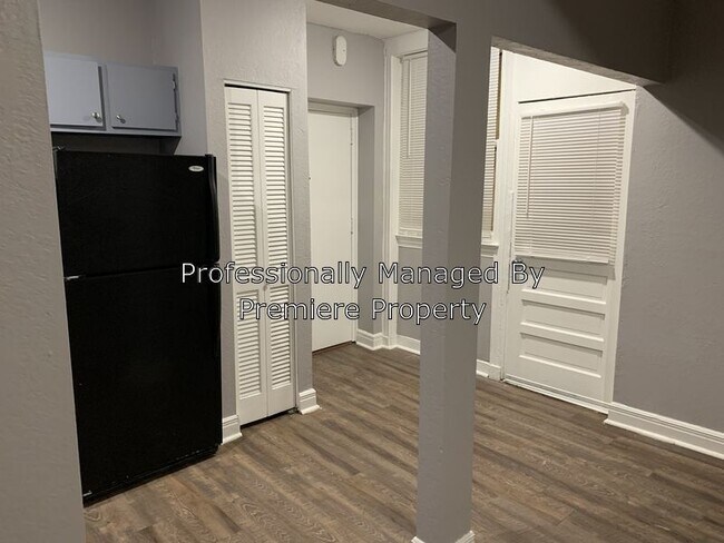 Foto del edificio - 912 Benton Blvd Apt 3B 912 Benton Blvd 3B