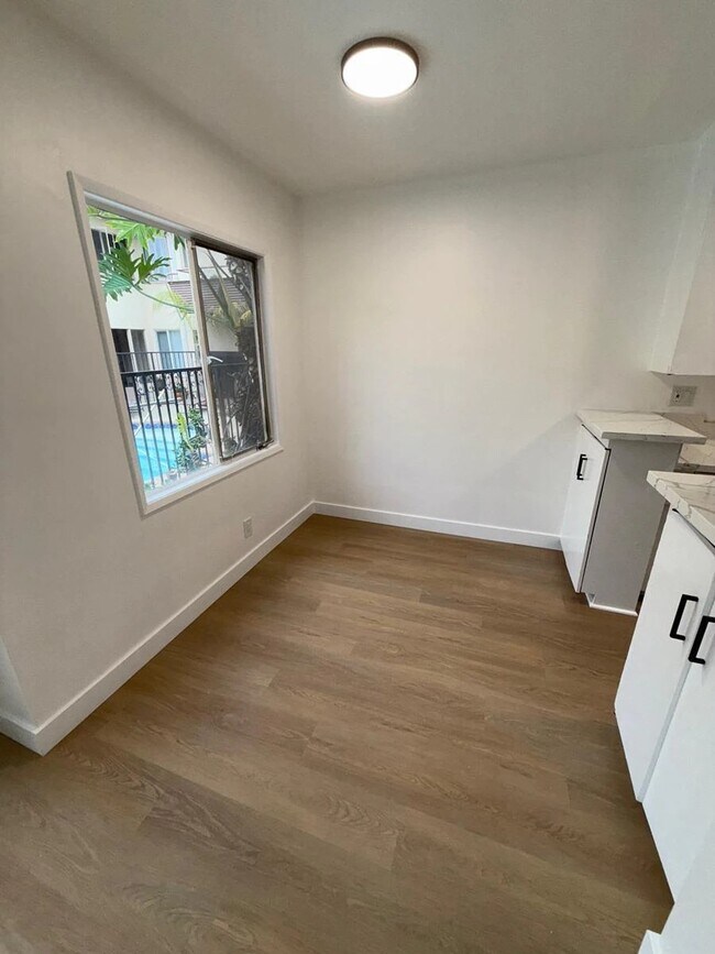 Foto del edificio - 1263 Hayworth Ave