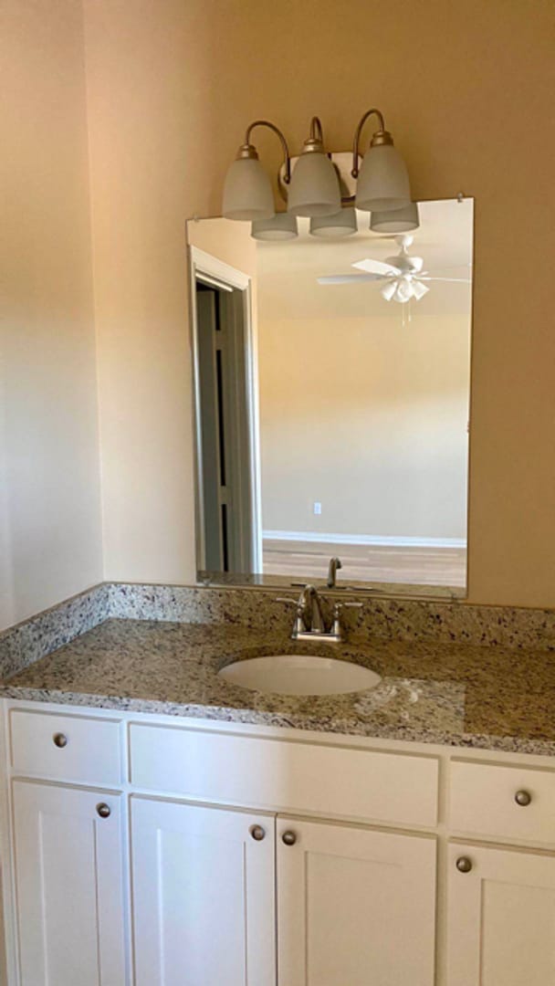 Building Photo - 3 bed 2 bath House for Lease in Sherman