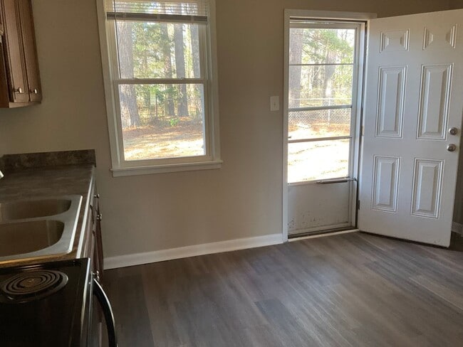 Foto del edificio - Nice 2 bedroom 1 bath duplex located close to Camp Lejeune.