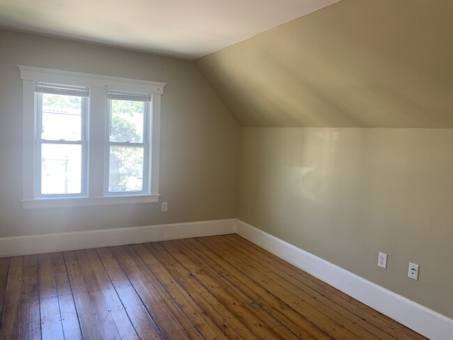 right side - 354 Geneva Ave