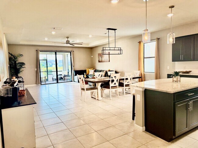 Building Photo - Elegant Lakeside Rental Home In Resort-Sty...