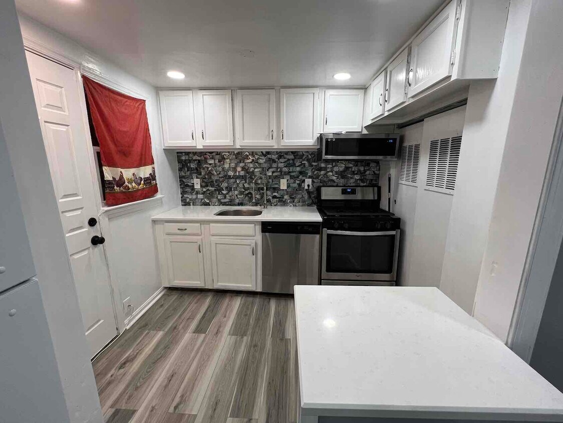 Foto principal - 2537 Iverson St