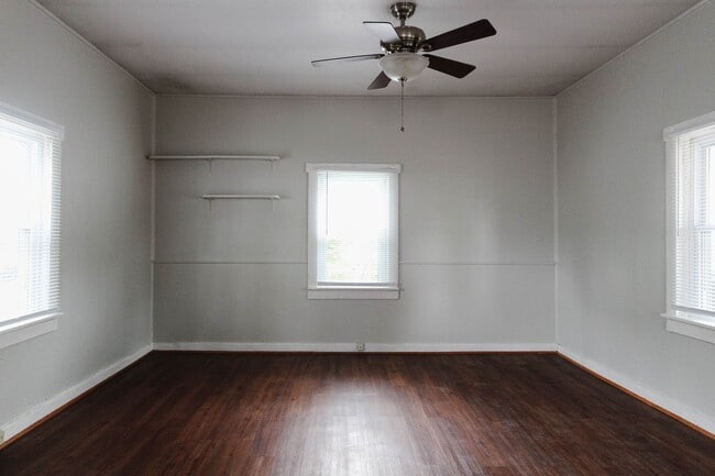 Foto del edificio - 1711 N Ball Ave