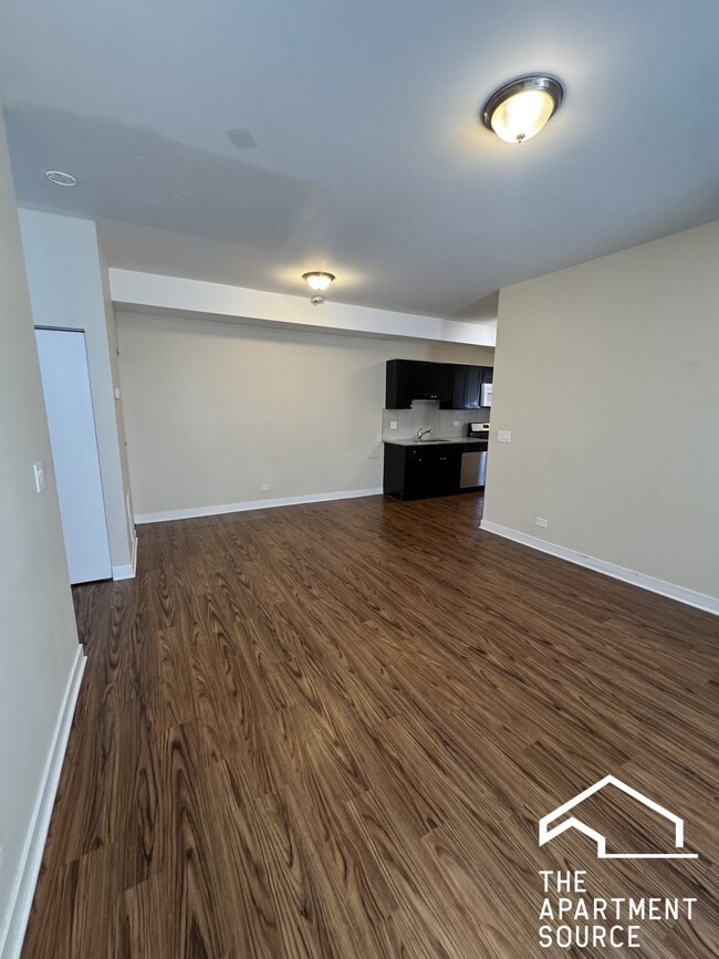 Building Photo - 3550 W Lawrence Ave