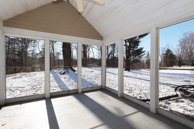 Foto del edificio - 11 Putnam Park Rd