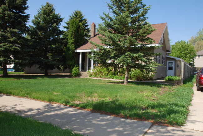 Building Photo - 925 3rd Ave