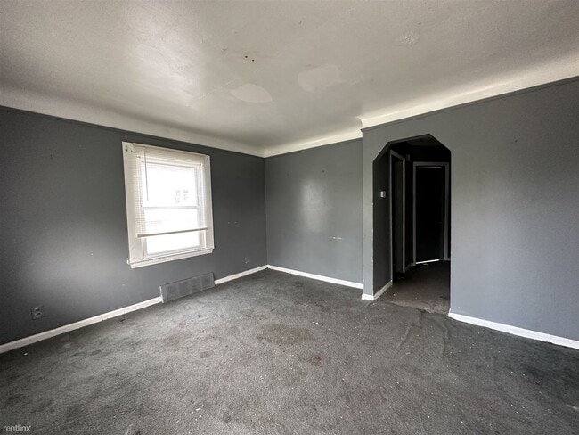 Building Photo - 3 br, 1 bath House - 14383 Maddelein St