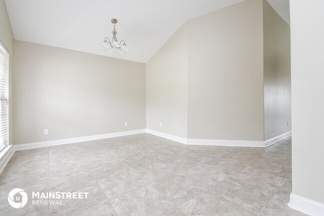 Building Photo - 2061 Edgewood Dr