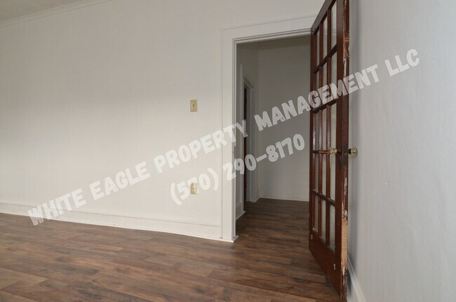 Foto del edificio - 208 Olyphant Ct