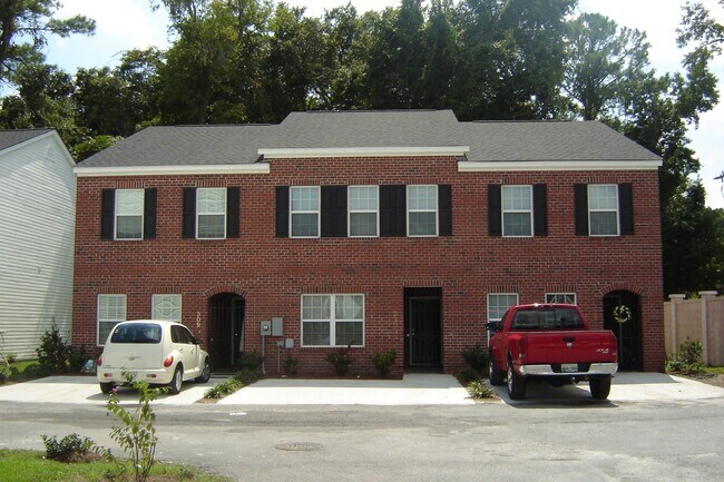 Building Photo - 204 Station Trl