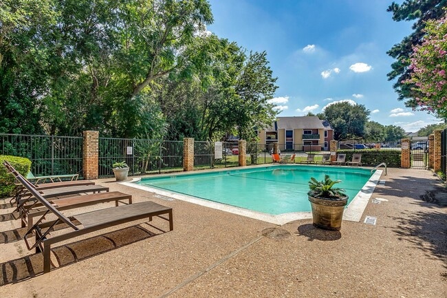 Building Photo - Highland Cove