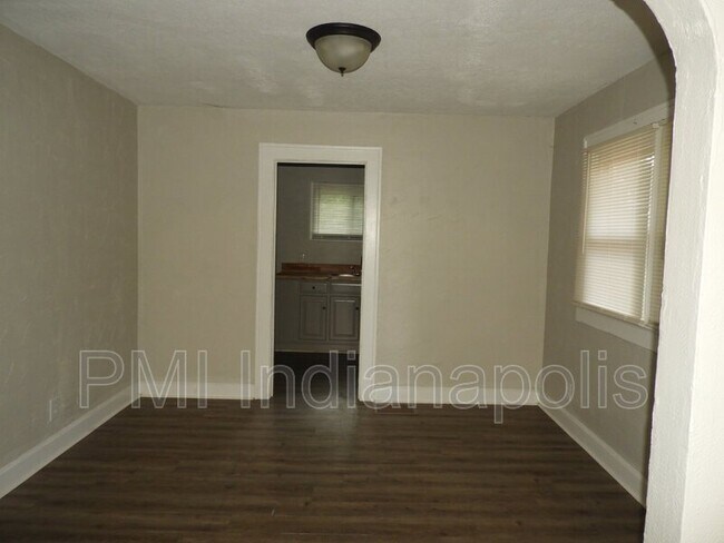 Building Photo - 2527 E 18th St