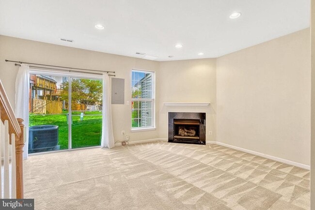 Building Photo - 13051 Park Crescent Cir