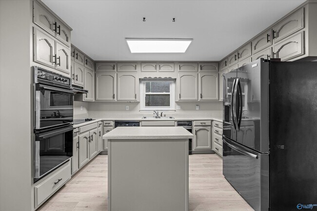 Building Photo - 1305 Hiwan Trail SE