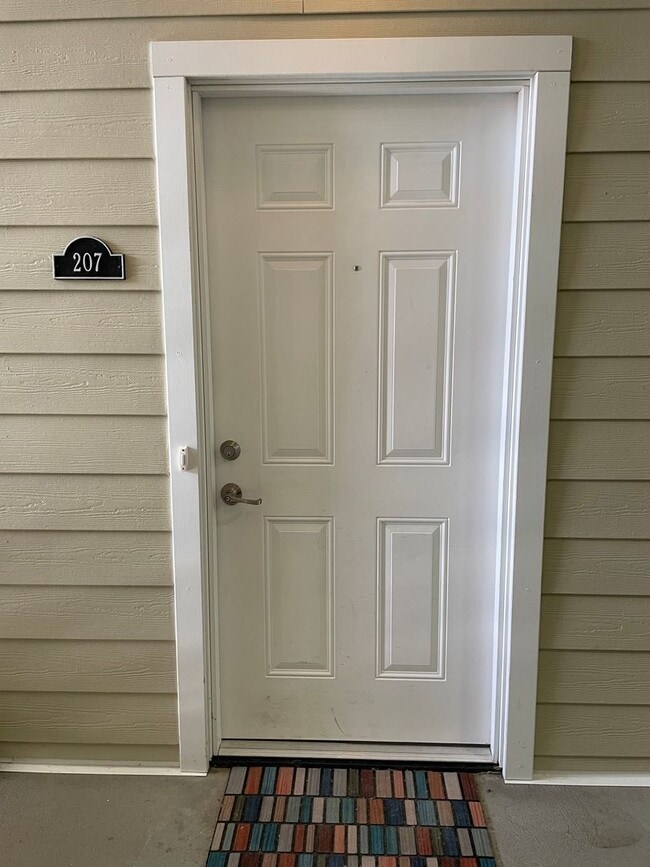 Building Photo - 2 bed/ 2 bath