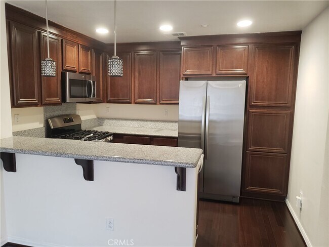 Foto del edificio - 22919 Mariposa Ave