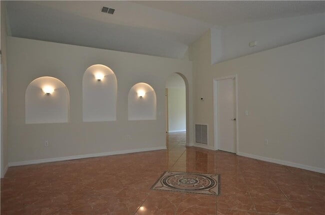 Foto del edificio - Available Now 3br 2b