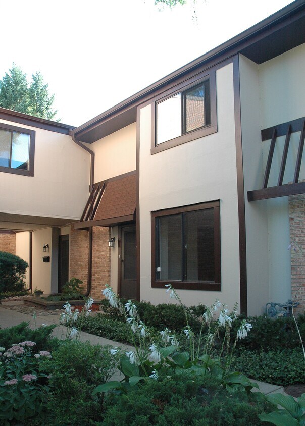 Frente - 1750 Henley St