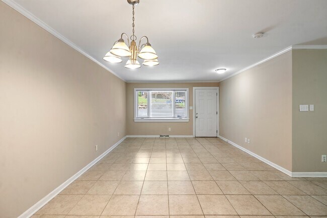 Foto del edificio - 4 Bedroom 3 Bath Unit Close to Campus! Now...