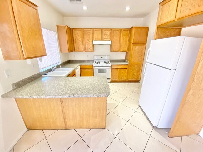 Building Photo - STUNNING 2-STORY 4 BEDROOM/ 2 FULL BATH  P...