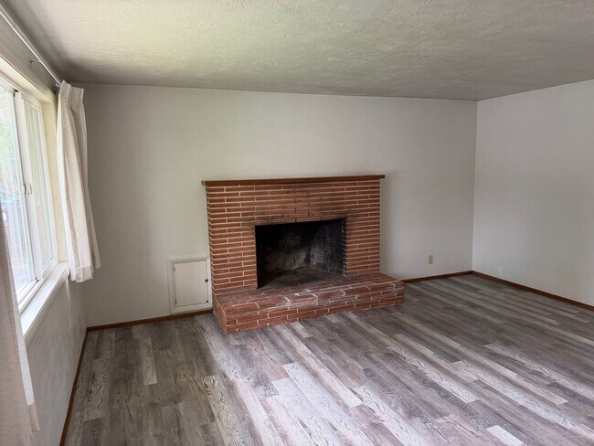 Foto del edificio - 3 bedroom 1 bathroom house in Springfield!