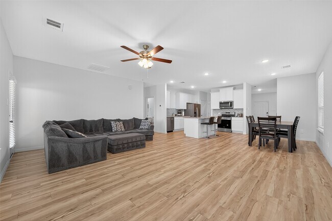 Building Photo - 21624 Elmheart Dr