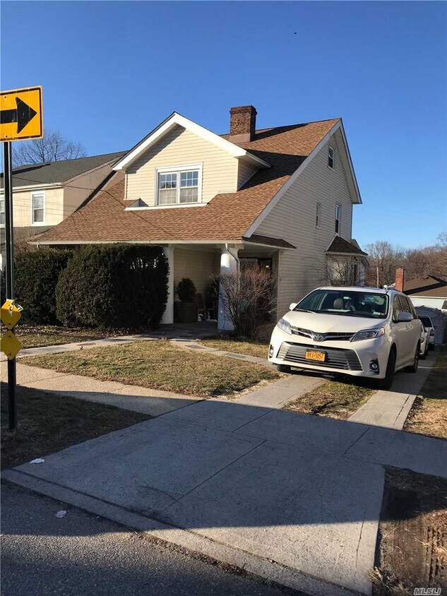 Primary Photo - 218-31-218-36 36th Ave