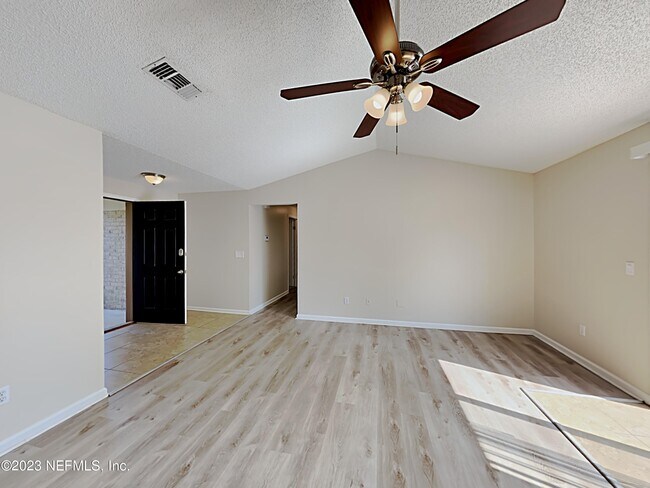 Foto del edificio - 7863 Collins Ridge Blvd