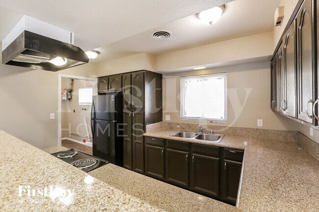 Foto del edificio - 3164 Silver Saddle St