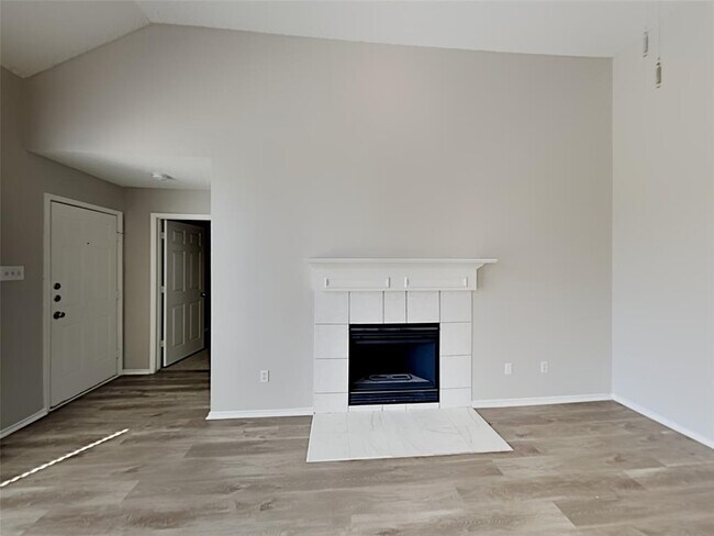 Building Photo - 800 Crooked Creek Ln