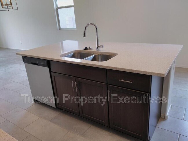 Foto del edificio - 10683 W Dickerson Dr