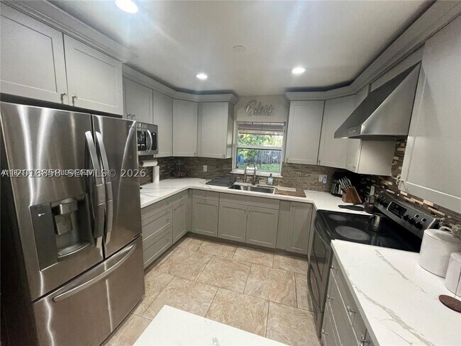 Foto del edificio - 3421 SW 12th Pl