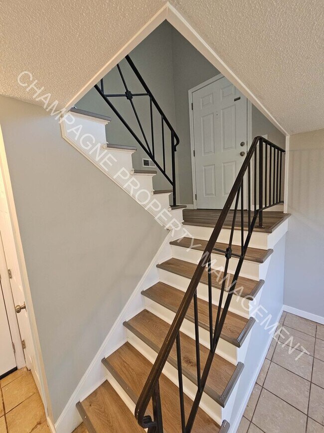 Foto del edificio - 1307-1309 N Arrowhead Ridge