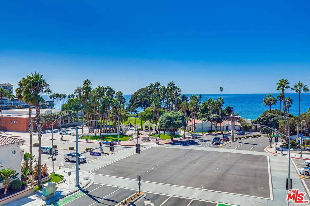 Foto principal - 230 S Catalina Ave