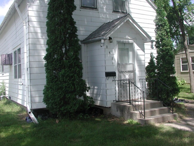 Building Photo - 241 E Ronning Ave