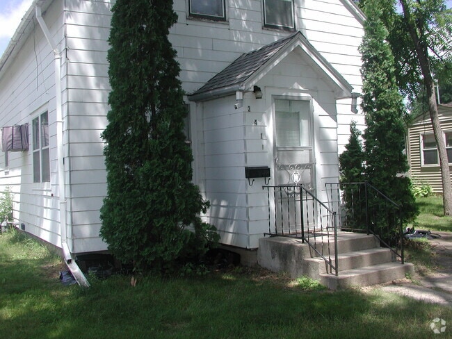Building Photo - 241 E Ronning Ave