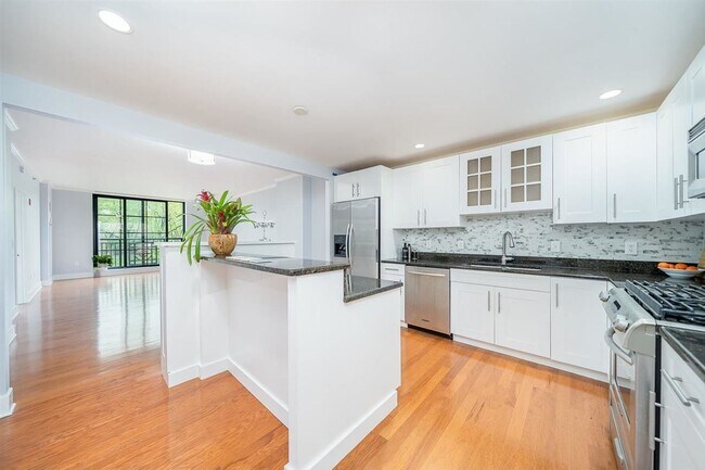 Foto del edificio - 1025 Maxwell Ln