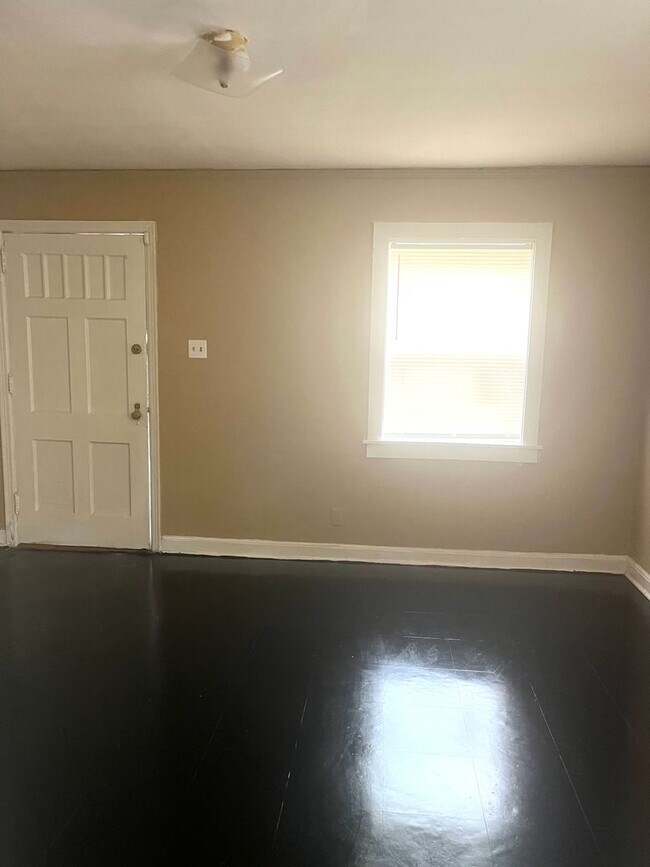 Building Photo - Cozy 1 bed/ 1bath duplex for rent!