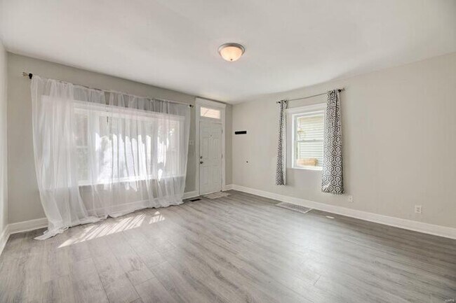 Building Photo - Fantastic 3bd/1ba home! Coming soon!